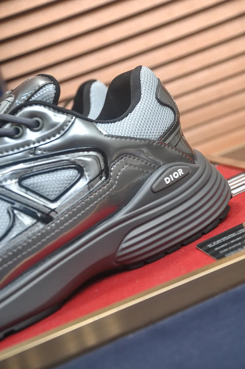 Men's men's shoes 💰: 520💶 (top original order) Brand: Dior (Dior) Standard code: Men's code 38-44 (45 customized) Level: Same style as the official website Material: Top-quality original cowhide stitched together Original wear-resistant and lightweight outsole Style category: Fashionable casual shoes Distinguished luxury brand elements top luxury Color: Actual picture color
